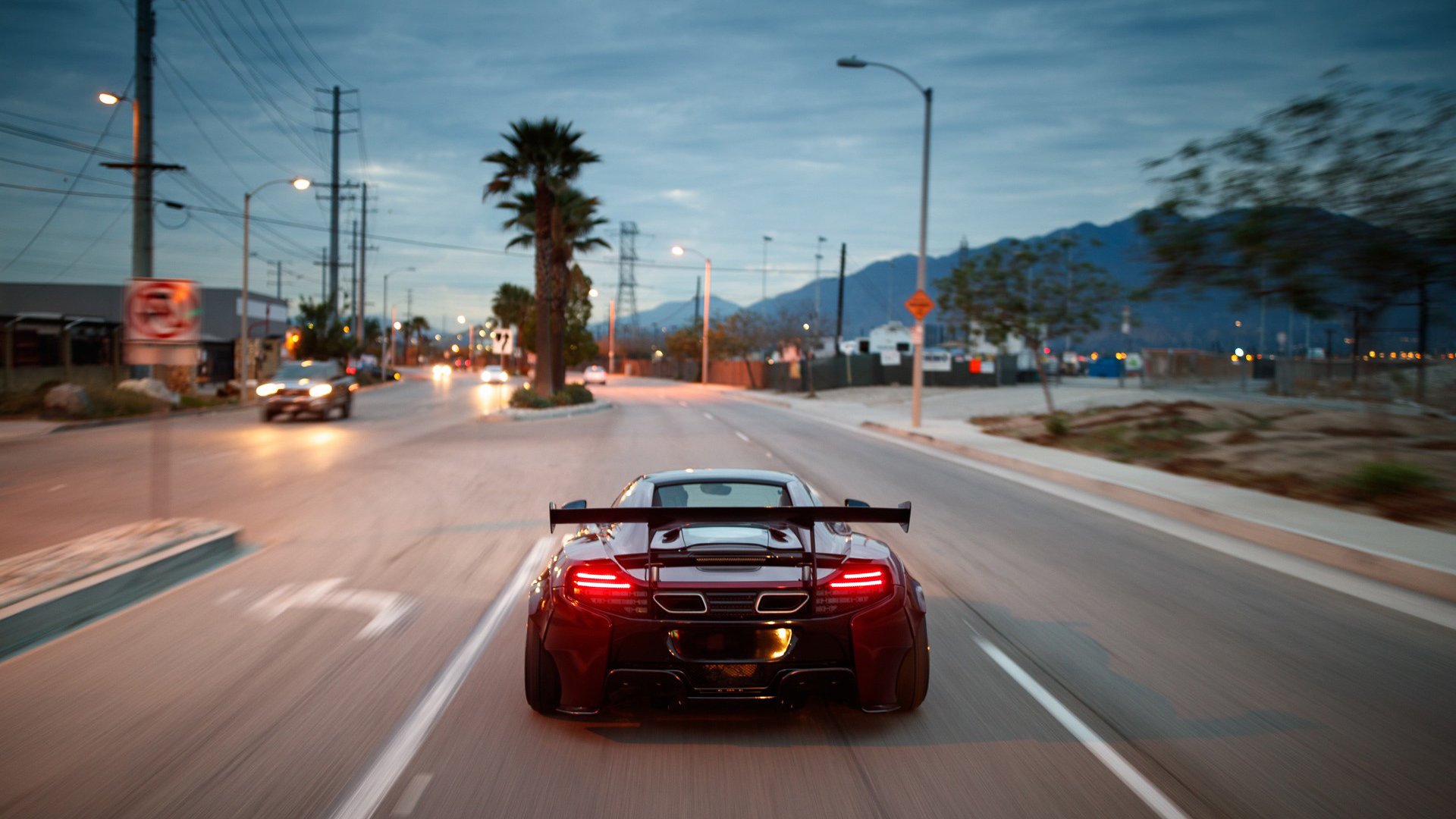 “高新区全民健身馆：壁球竞技，极速对决让你眼花缭乱！”