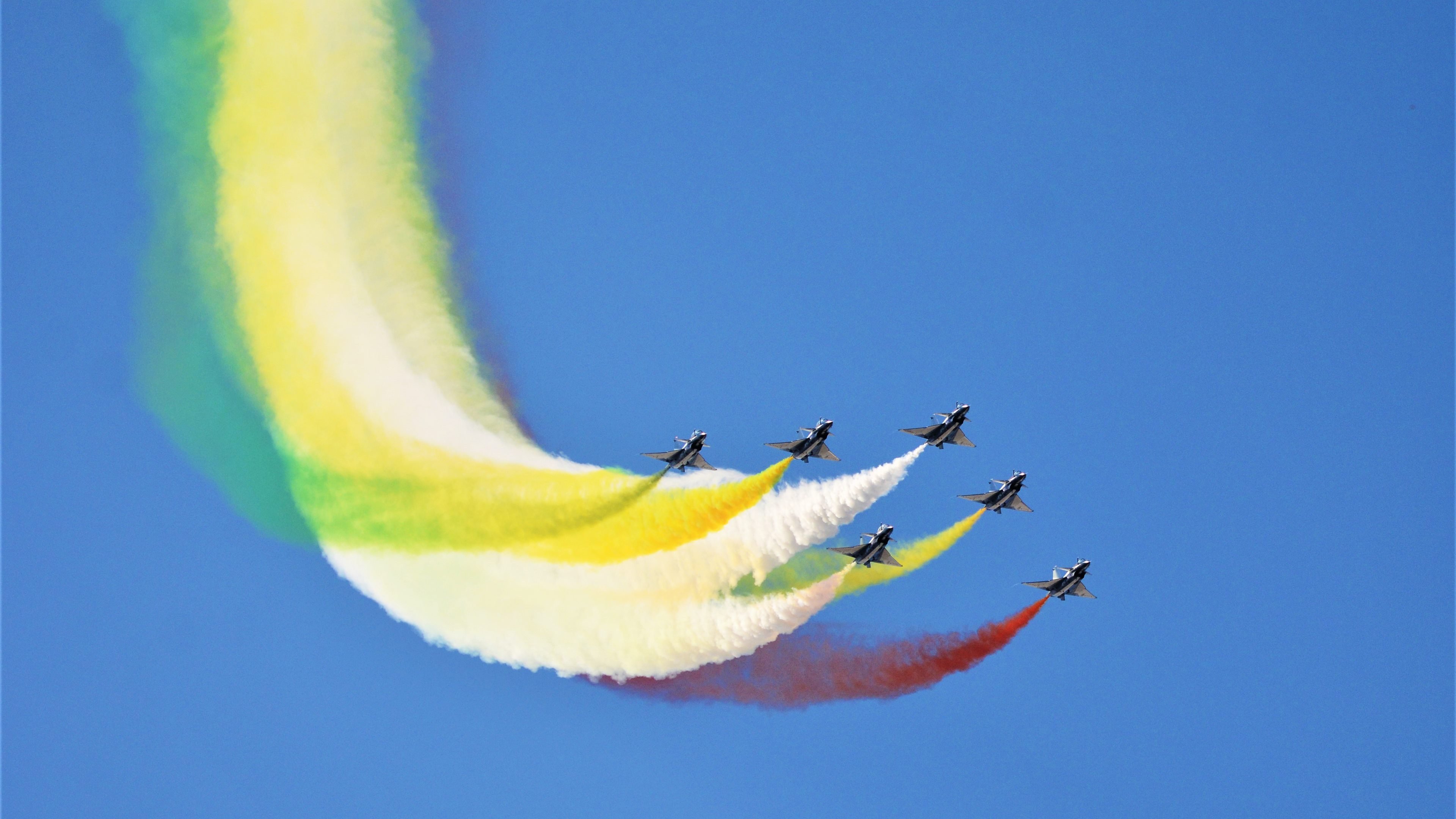 足球场边设立战术评述观摩区试点运行，足球场地设施