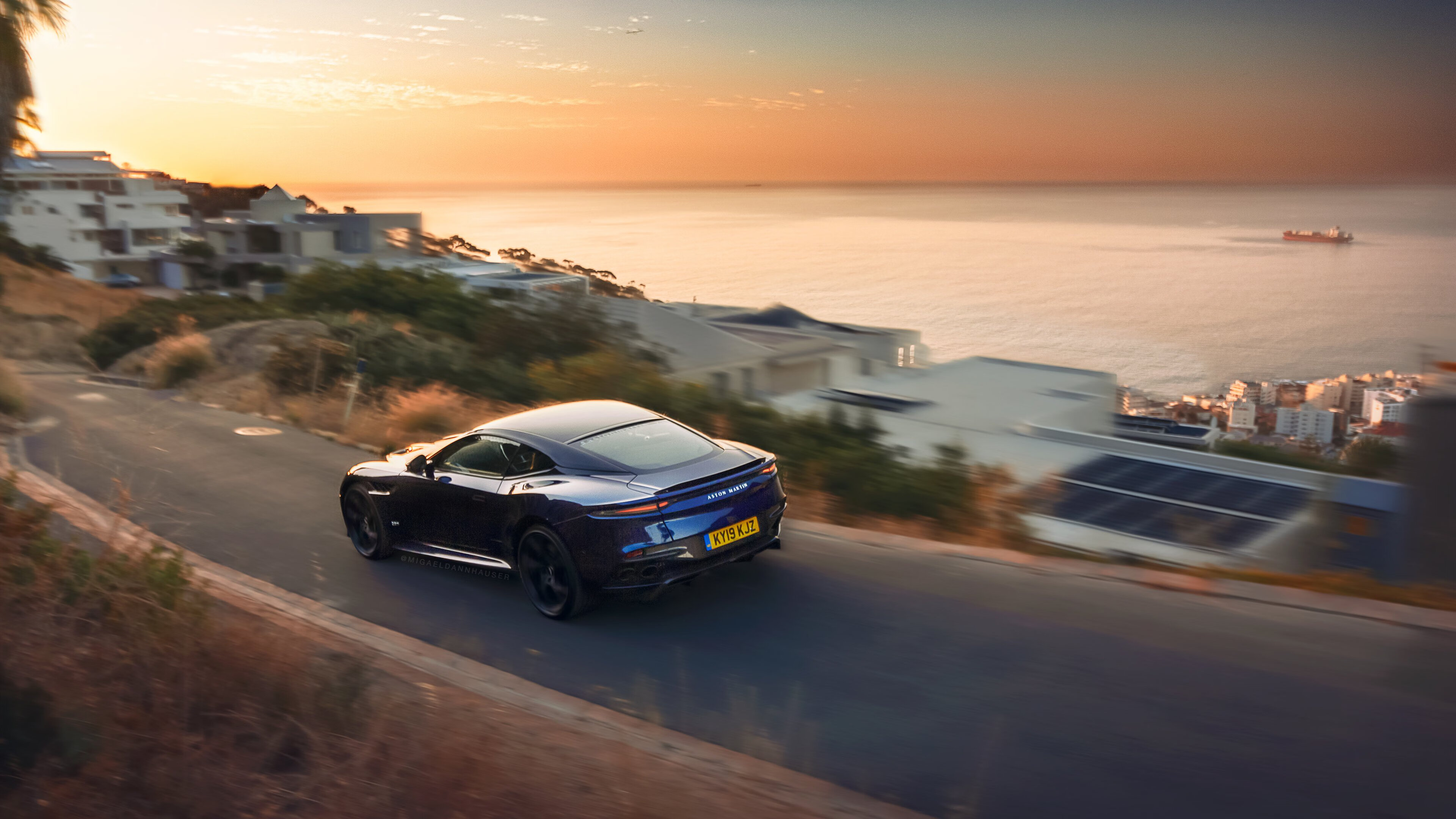 字母哥刷新场均三双纪录雄鹿再登榜首，字母哥还在雄鹿队吗